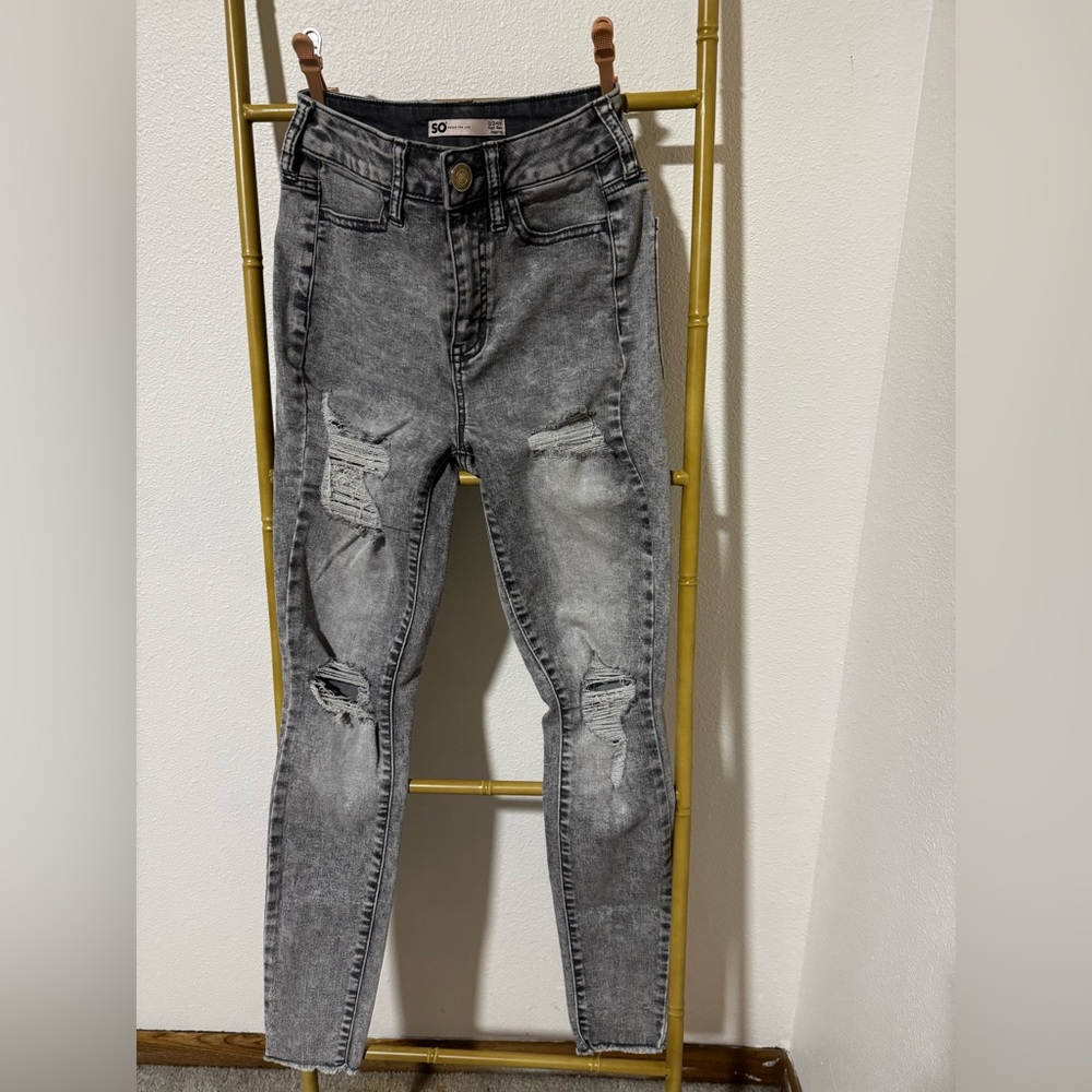 SO Women's Gray Skinny Jeans